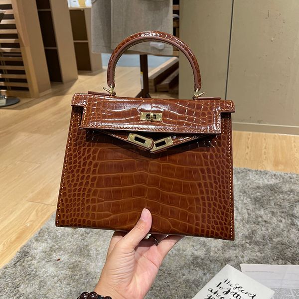 dark autumn and winter new brown crocodile pattern bag shoulder bag fashion messenger bag small all-match retro womens cow leather
dark autumn and winter new brown crocodile pattern bag shoulder bag fashion messenger bag small all-match retro womens cow leather