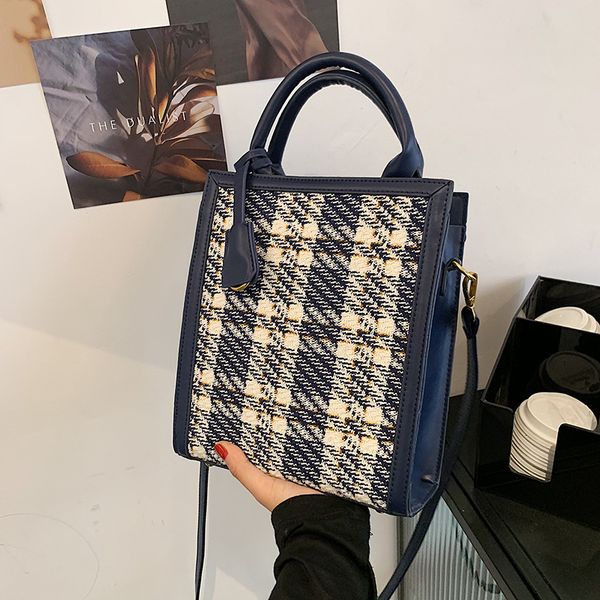 handbag bag women's hand-held canvas lattice tote 2021 single shoulder fashion messenger, Black;red
handbag bag women's hand-held canvas lattice tote 2021 single shoulder fashion messenger, Black;red