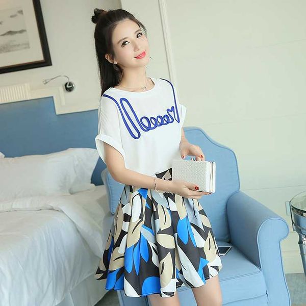 two piece dress 2021 fashion summer women's letters short sleeved t-shirt + high waist print a-line skirt pieces ladies suit, White 
two piece dress 2021 fashion summer women's letters short sleeved t-shirt + high waist print a-line skirt pieces ladies suit, White