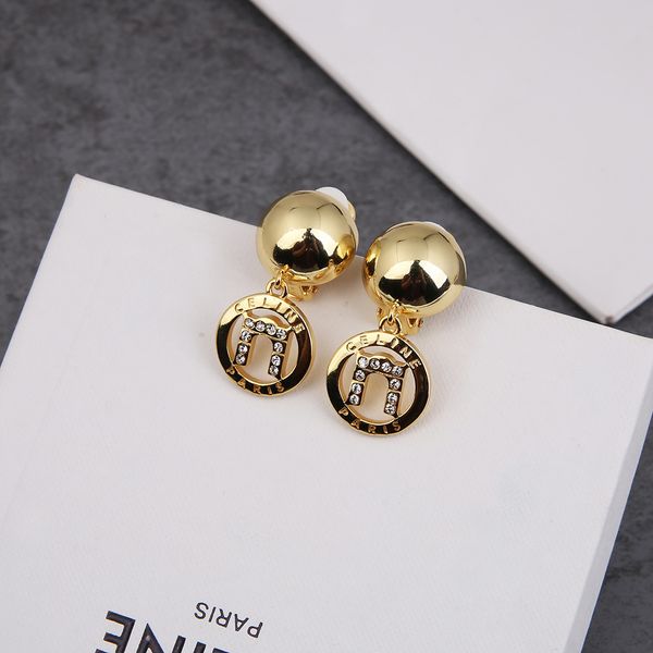 celi's arc de triomphe with diamond and oval earclip, Golden
celi's arc de triomphe with diamond and oval earclip, Golden