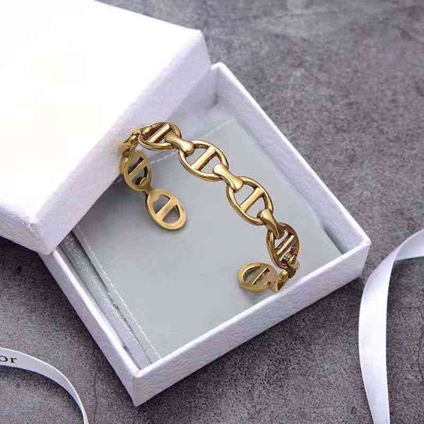 factory specials 2021 new fashion bracelet women's net red version classic ring women x85x, Black
factory specials 2021 new fashion bracelet women's net red version classic ring women x85x, Black