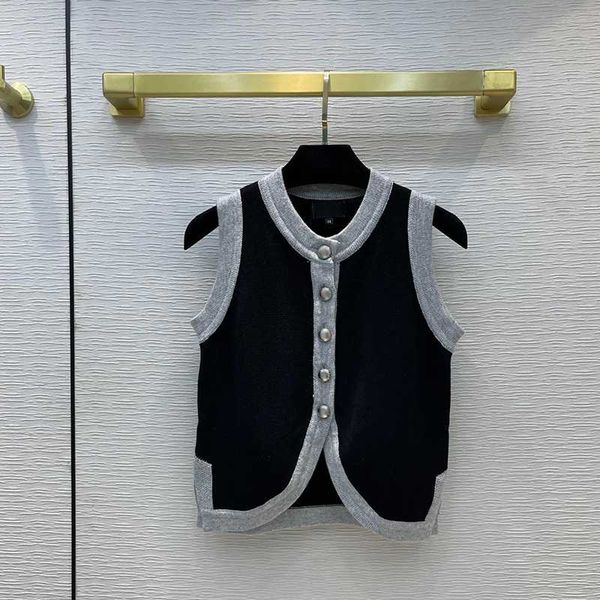 women's vests autumn winter lady suit vest classical sleeveless female short jacket korean style slim cardigan clothes, Black;white
women's vests autumn winter lady suit vest classical sleeveless female short jacket korean style slim cardigan clothes, Black;white