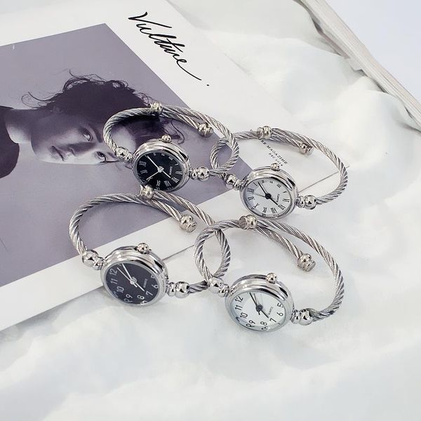 wristwatches 2021 alloy bracelet watch for women simple vintage wind style watches quartz clock roman nunber font words, Slivery;brown
wristwatches 2021 alloy bracelet watch for women simple vintage wind style watches quartz clock roman nunber font words, Slivery;brown