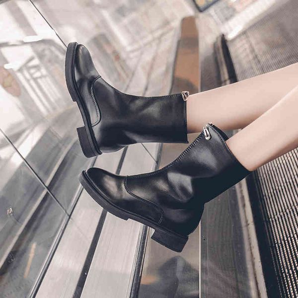 boots women's shoes for winter, thick platform boots and black leather with zipper low heels 5028
boots women's shoes for winter, thick platform boots and black leather with zipper low heels 5028