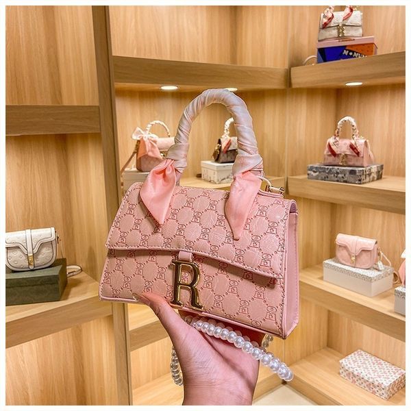 factory direct sale 75% off hourglass texture single shoulder letter printed silk scarf square small fresh portable women's bags
factory direct sale 75% off hourglass texture single shoulder letter printed silk scarf square small fresh portable women's bags