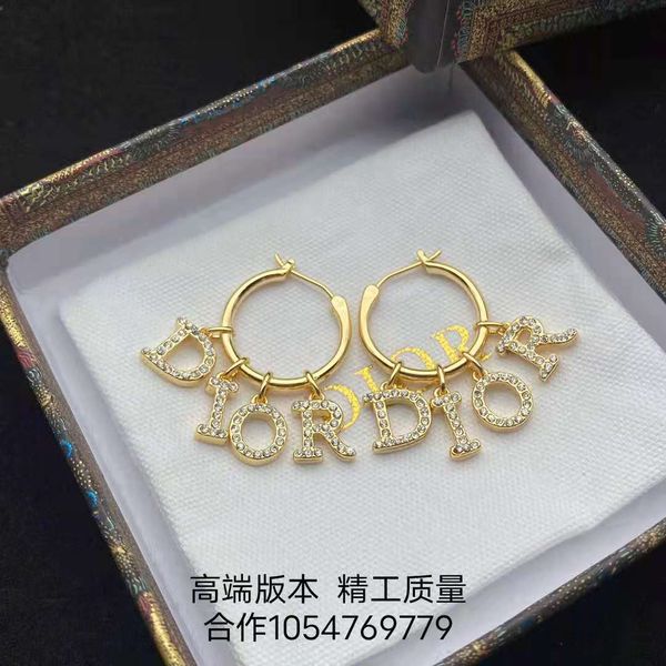 dijia's earrings 21 new letter female d's cd advanced sense high version earrings, Golden
dijia's earrings 21 new letter female d's cd advanced sense high version earrings, Golden