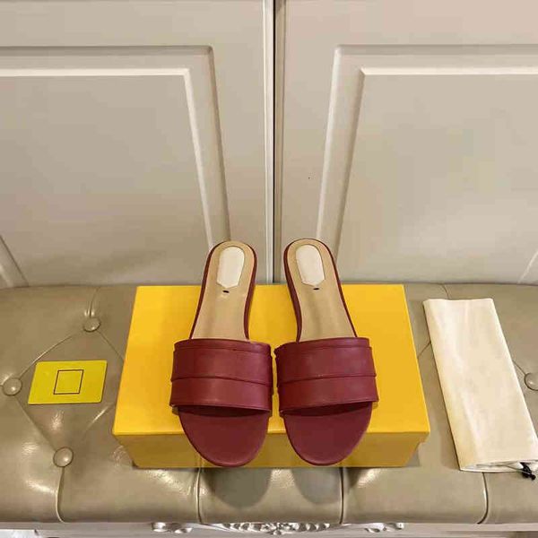 spring 2022ss cowhide surface slippers wide-band slides made from leather size 35-42, Black
spring 2022ss cowhide surface slippers wide-band slides made from leather size 35-42, Black
