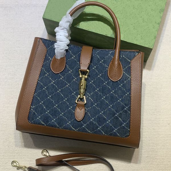 fashion women's handbag tote bag shoulder bags letter element push in latch accessories detachable strap atmospheric elegance size 30*2
fashion women's handbag tote bag shoulder bags letter element push in latch accessories detachable strap atmospheric elegance size 30*2