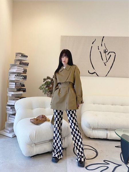 women's trench coats khaki windbreaker medium length 2021 autumn winter british style waist closing high sense coat, Tan;black
women's trench coats khaki windbreaker medium length 2021 autumn winter british style waist closing high sense coat, Tan;black