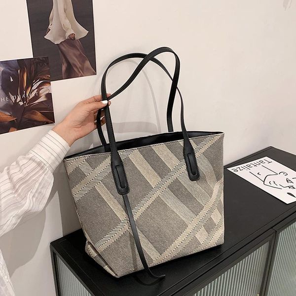 spring and summer korean fashion tote bag women's large capacity lattice shoulder simple armpit bags
spring and summer korean fashion tote bag women's large capacity lattice shoulder simple armpit bags
