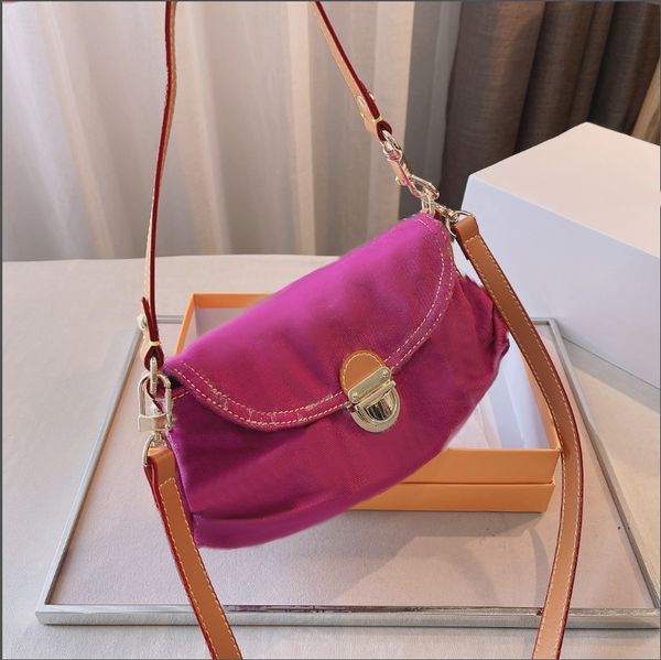 designers luxurys classic flower brown women high-quality totes handbag shoulder cross body chains fashion bags with dustproogs without box
designers luxurys classic flower brown women high-quality totes handbag shoulder cross body chains fashion bags with dustproogs without box