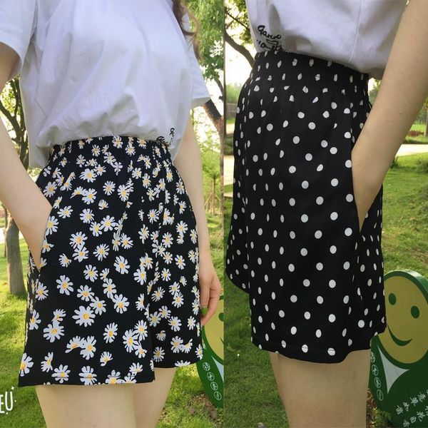 women's shorts 2021 summer casual korean version of the loose small daisy polka dot chiffon high waist wide leg, White;black
women's shorts 2021 summer casual korean version of the loose small daisy polka dot chiffon high waist wide leg, White;black