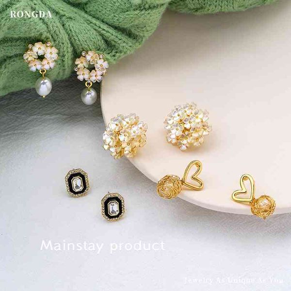 qingdao jewelry korean c earrings simple pearl shell inlaid with diamond 925 silver pin female earrings accessories, Black
qingdao jewelry korean c earrings simple pearl shell inlaid with diamond 925 silver pin female earrings accessories, Black