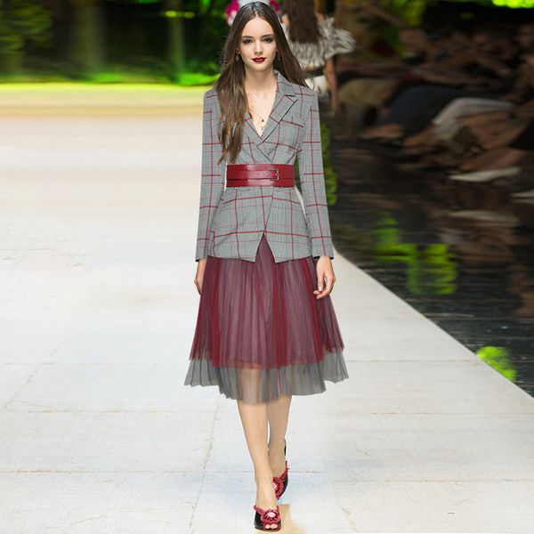 suit v-neck collage long sleeve heavy industry bead waist check dress new autumn 2021, Black;gray
suit v-neck collage long sleeve heavy industry bead waist check dress new autumn 2021, Black;gray