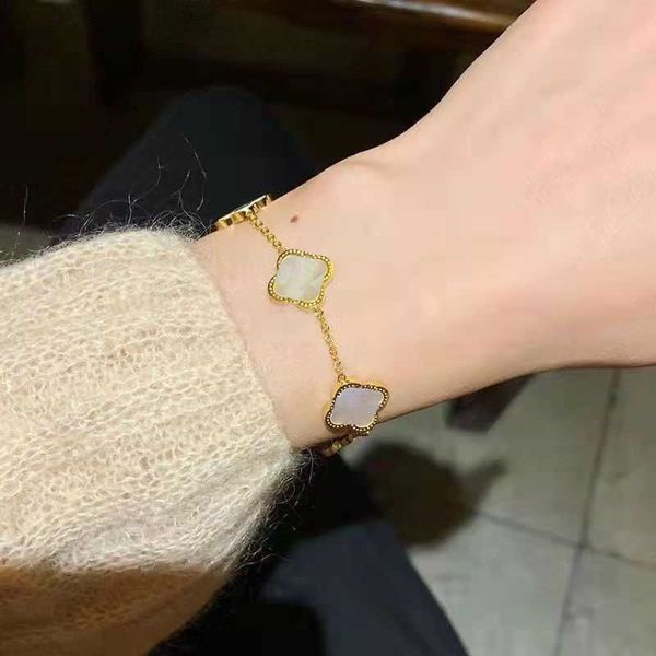 women charm bracelets clover classic bracelet fashion four flower titanium with agate colors style party fit jewelry, Golden;silver
women charm bracelets clover classic bracelet fashion four flower titanium with agate colors style party fit jewelry, Golden;silver
