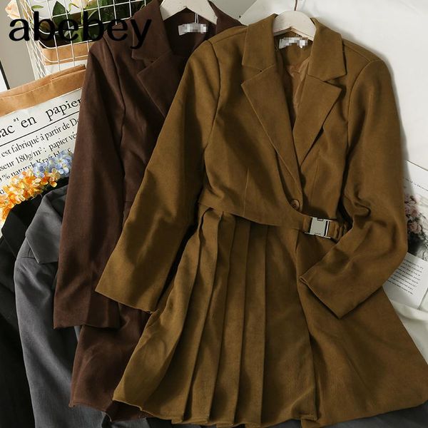 women's suits & blazers vintage suit collar long sleeve coat double breasted high waist lace up mid-length pleated blazer 2021 autumn w, White;black
women's suits & blazers vintage suit collar long sleeve coat double breasted high waist lace up mid-length pleated blazer 2021 autumn w, White;black