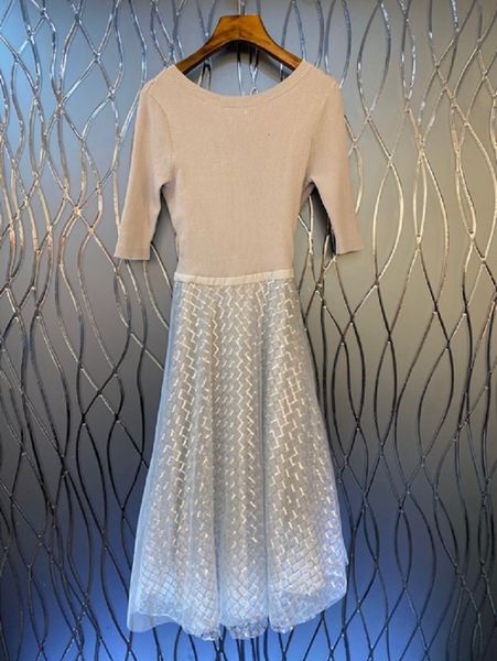 dresses one piece summer style women v-neck tulle mesh embroidery patchwork half sleeve casual knitted grey blue, Black;gray
dresses one piece summer style women v-neck tulle mesh embroidery patchwork half sleeve casual knitted grey blue, Black;gray