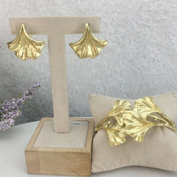 earrings & necklace mejewelry gold plated women jewelry set specially beautiful designed big leaves shape bracelets for parties, Silver
earrings & necklace mejewelry gold plated women jewelry set specially beautiful designed big leaves shape bracelets for parties, Silver