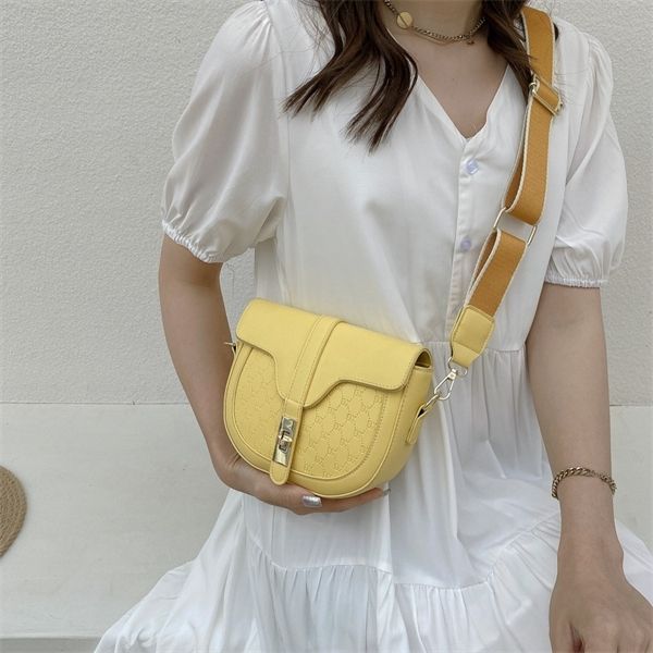 70% off texture chain straddle saddle bag women's new fashion fashion shoulder bag outlets
70% off texture chain straddle saddle bag women's new fashion fashion shoulder bag outlets