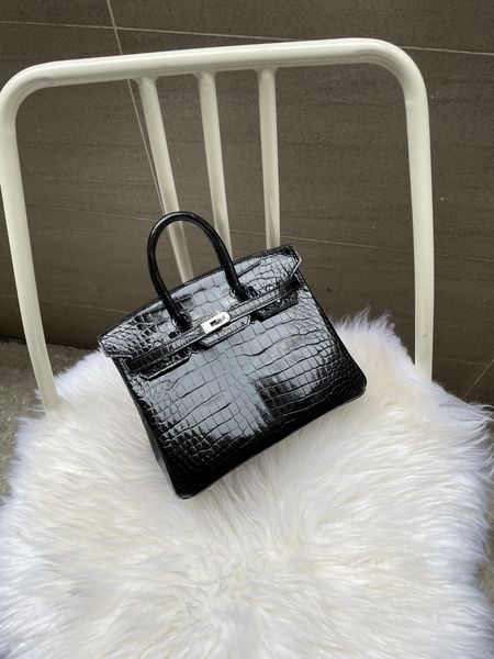 shinny crocodile skin totes 25cm luxury handbag brand purse fully handmade wax stitching black brown red many colors to choose wholesale pri
shinny crocodile skin totes 25cm luxury handbag brand purse fully handmade wax stitching black brown red many colors to choose wholesale pri