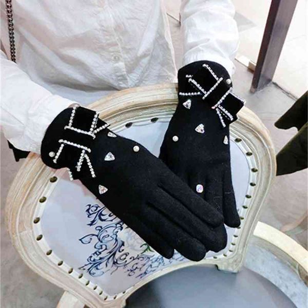 gloves lingering korean velvet rhinestone bow pearl cashmere plus finger women' sweet belt touch screen, Blue;gray
gloves lingering korean velvet rhinestone bow pearl cashmere plus finger women' sweet belt touch screen, Blue;gray