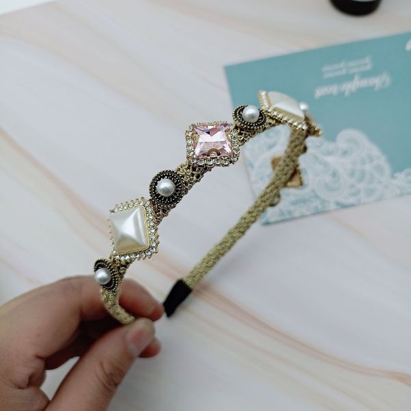 new flash diamond baroque hair band women go out super fairy water hairpin french face washing headband fashion sale, Silver
new flash diamond baroque hair band women go out super fairy water hairpin french face washing headband fashion sale, Silver