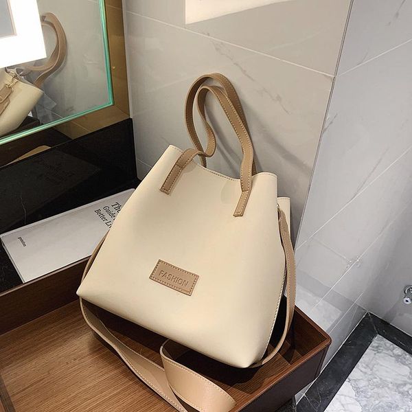 2021 european and american classic leisure bucket portable women's bag fashion one-shoulder messenger bags
2021 european and american classic leisure bucket portable women's bag fashion one-shoulder messenger bags