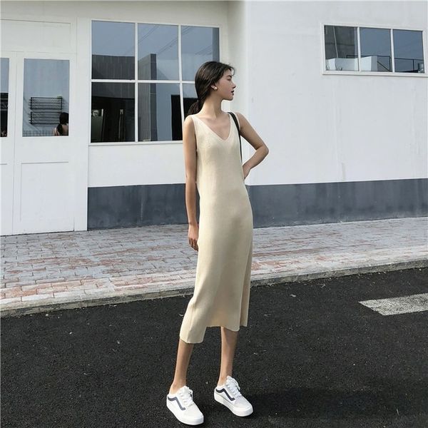 2021 new fashion sleeveless spring knitted shoulder belt, loose, uniform color, bare back, split, slim, v-neck, , can be worn to the vjio, Black;gray
2021 new fashion sleeveless spring knitted shoulder belt, loose, uniform color, bare back, split, slim, v-neck, , can be worn to the vjio, Black;gray
