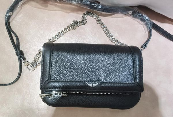 woman black white leather folder bag silver metal chains small bags wings decorate messenger 2021 duffel
woman black white leather folder bag silver metal chains small bags wings decorate messenger 2021 duffel
