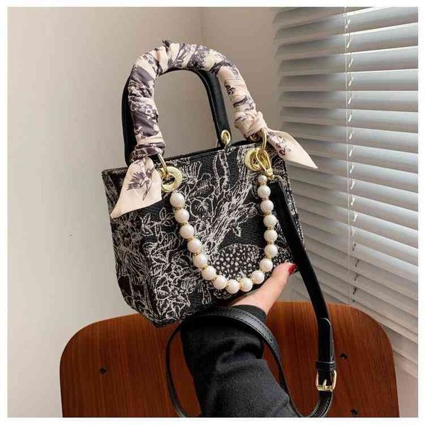 spring 2021 diana new tote h home embroidery canvas bag large capacity handbag shoulder
spring 2021 diana new tote h home embroidery canvas bag large capacity handbag shoulder