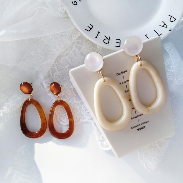 clip-on & screw back european vintage crystal white brown hollow oval circle clip earrings without piercing 2021 winter for fashion women la, Silver
clip-on & screw back european vintage crystal white brown hollow oval circle clip earrings without piercing 2021 winter for fashion women la, Silver