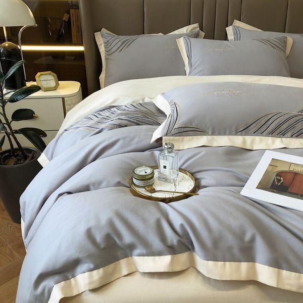 bedding sets embroidered duvet cover set premium soft egyptian cotton bedsheet /king size 4pcs
bedding sets embroidered duvet cover set premium soft egyptian cotton bedsheet /king size 4pcs