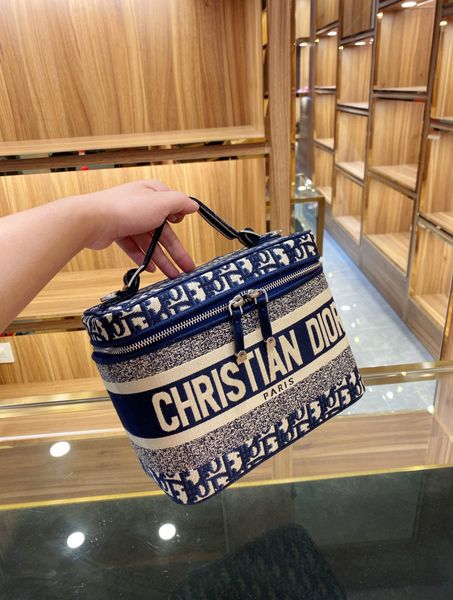 woman fashion luxury bag handbag purses classic brown leather handbags shoulder chain cross body bags tote - l5191, Red;black
woman fashion luxury bag handbag purses classic brown leather handbags shoulder chain cross body bags tote - l5191, Red;black