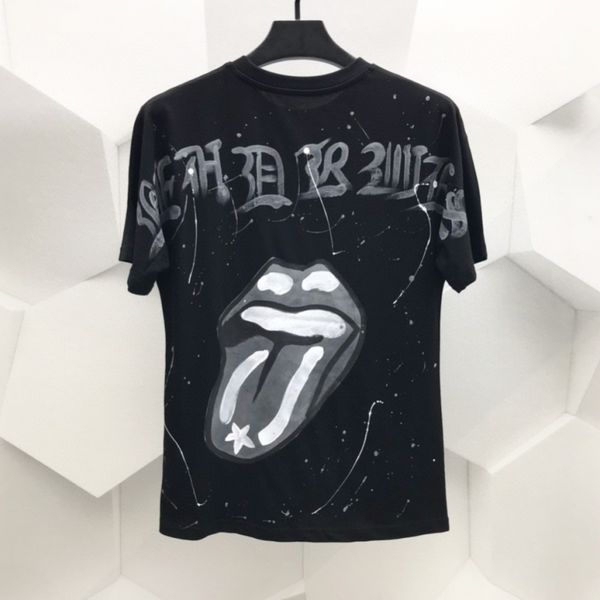 summer fashion brand ch crow hand painted graffiti sanskrit big lips men's and women's loose round neck short, White;black
summer fashion brand ch crow hand painted graffiti sanskrit big lips men's and women's loose round neck short, White;black