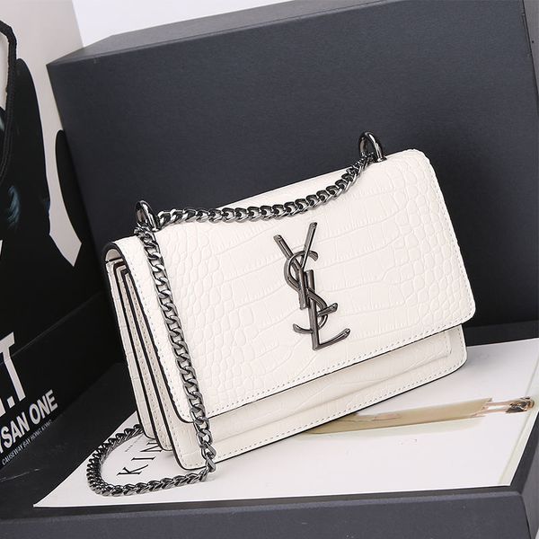2020 new korean one shoulder messenger crocodile small square european and american fashion chain women's bag
2020 new korean one shoulder messenger crocodile small square european and american fashion chain women's bag