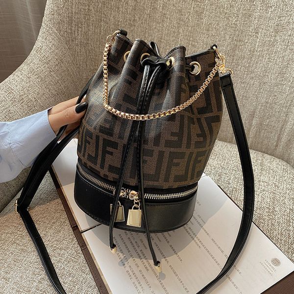 ins fashion single shoulder women's 2020 new chain simple messenger bag versatile drawstring bucket bag
ins fashion single shoulder women's 2020 new chain simple messenger bag versatile drawstring bucket bag