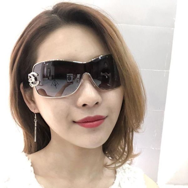 sunglasses cubojue rhinestoomen ladies diamond sun glasses for female one-piece windproof shades luxury brand design, White;black
sunglasses cubojue rhinestoomen ladies diamond sun glasses for female one-piece windproof shades luxury brand design, White;black