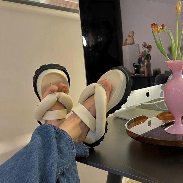 slippers fashion flip-flops sponge cake thick bottom 2021 spring and summer trend beach, Black
slippers fashion flip-flops sponge cake thick bottom 2021 spring and summer trend beach, Black