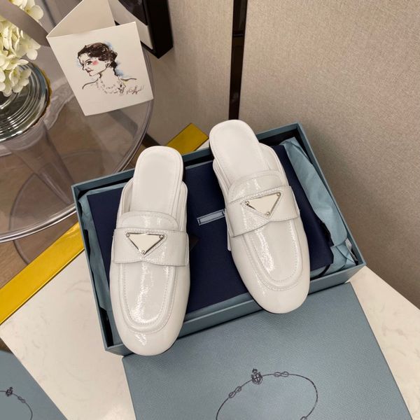 flat bottomed women's baotou slippers patent leather material triangular logo design full package size 35-40, Black
flat bottomed women's baotou slippers patent leather material triangular logo design full package size 35-40, Black