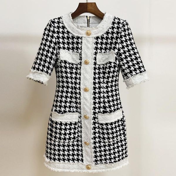 casual dresses autumn / winter temperament round neck lion button fringed tweed thousand bird check dress, Black;gray
casual dresses autumn / winter temperament round neck lion button fringed tweed thousand bird check dress, Black;gray