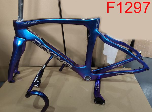 t1100 1k blue black color f12 frame carbon fiber road bike frameset + handlebar bicycle frames 76 colors design
t1100 1k blue black color f12 frame carbon fiber road bike frameset + handlebar bicycle frames 76 colors design