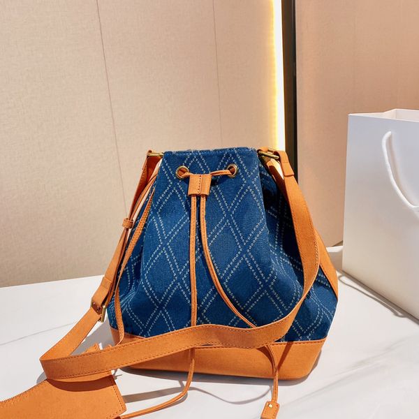 luxurys designers bags bucket bag women shoulder bages fashion handbag made of good material big brand high quanlity nice style
luxurys designers bags bucket bag women shoulder bages fashion handbag made of good material big brand high quanlity nice style
