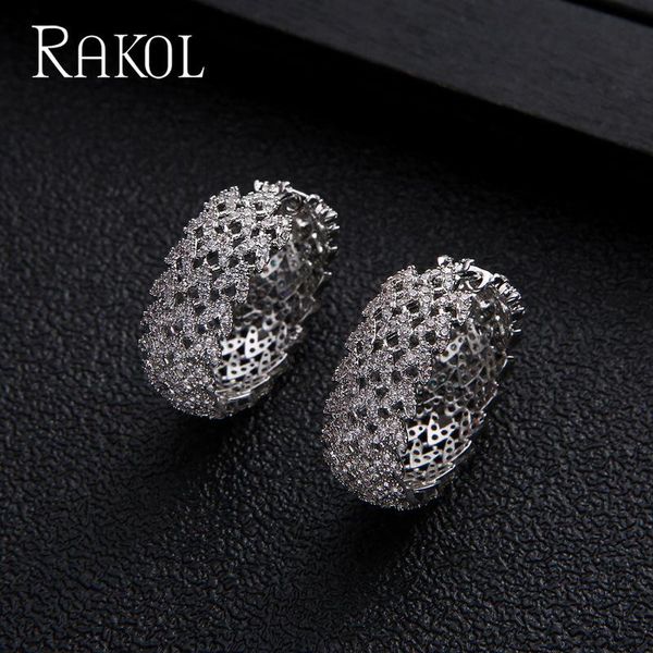 luxury round hollow lrystal zircon hoop earrings for women wedding party dress jewelry accessories & huggie, Golden;silver
luxury round hollow lrystal zircon hoop earrings for women wedding party dress jewelry accessories & huggie, Golden;silver