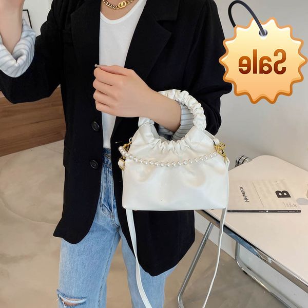 ins fashion pleated portable women's bag 2021 new pearl chain single shoulder foreign style diagonal princess
ins fashion pleated portable women's bag 2021 new pearl chain single shoulder foreign style diagonal princess