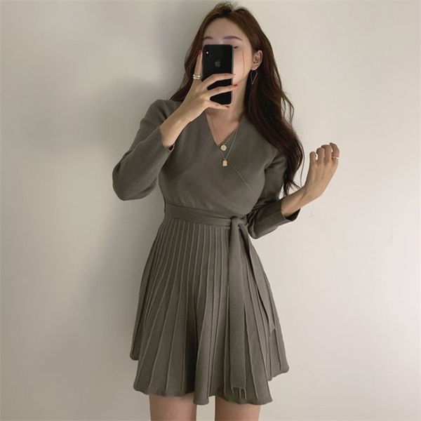 mozuleva stylish v-neck lace up knitted dress women full sleeve office ladies a line sweater dress female knitting vestidos, Black;gray
mozuleva stylish v-neck lace up knitted dress women full sleeve office ladies a line sweater dress female knitting vestidos, Black;gray