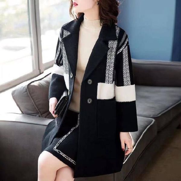 women's wool & blends autumn and winter black white slim mid-length imitation mink color matching woolen coat
women's wool & blends autumn and winter black white slim mid-length imitation mink color matching woolen coat