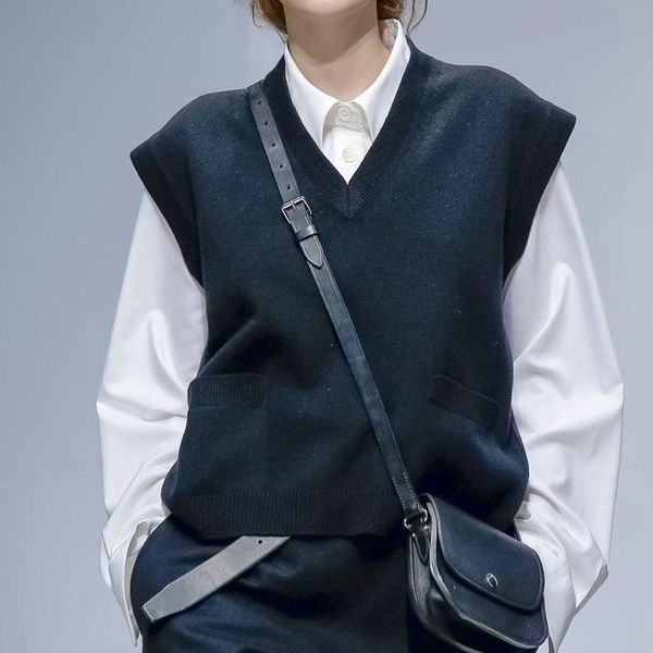 women's vests v-neck wool knit vest sweater fashion autumn winter loose all-match sleeveless, Black;white
women's vests v-neck wool knit vest sweater fashion autumn winter loose all-match sleeveless, Black;white