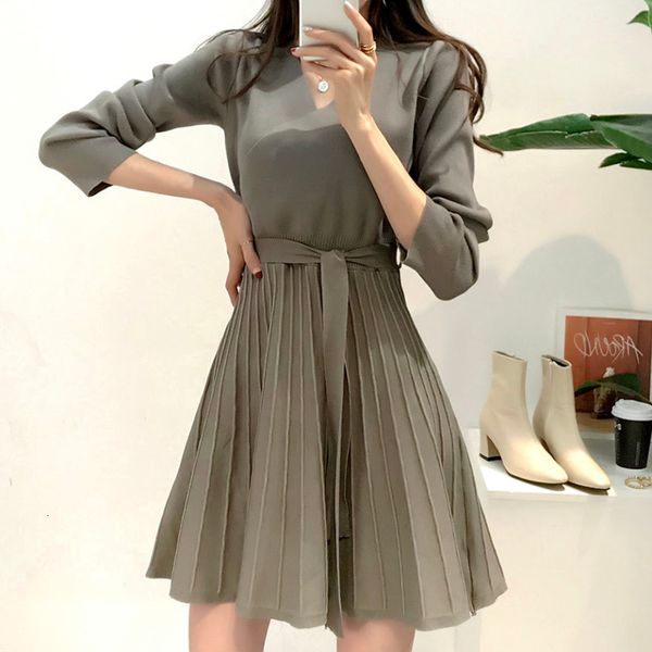 dresses casual v-neck women knitted slim waist lace-up female pleated dress short a-line sweater vestidos femme nvk9, Black;gray
dresses casual v-neck women knitted slim waist lace-up female pleated dress short a-line sweater vestidos femme nvk9, Black;gray
