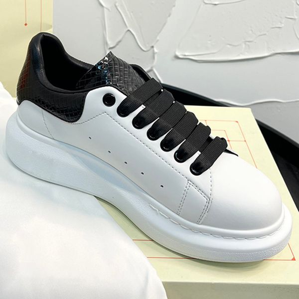 fashion designer mens womens platform shoes autumn and winter deck lace up snake print black inner shoe
fashion designer mens womens platform shoes autumn and winter deck lace up snake print black inner shoe