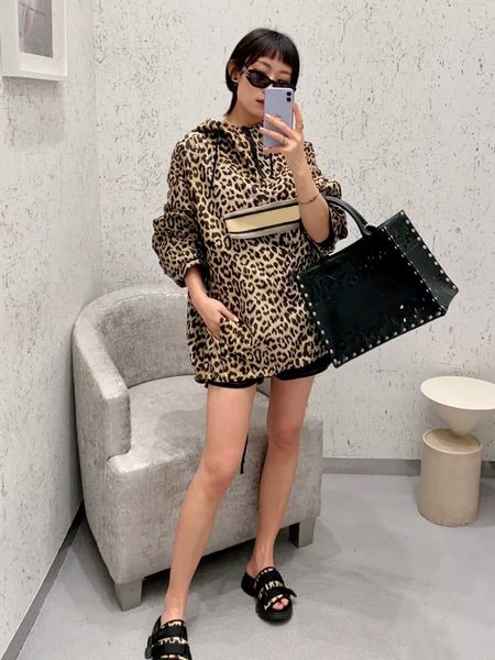 21ss womens sweater luxury leopard hoodies with high-end custom female clothing sunscreen jackets designer size sml blue, White;black
21ss womens sweater luxury leopard hoodies with high-end custom female clothing sunscreen jackets designer size sml blue, White;black